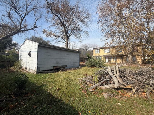 1217 3rd Avenue N, Texas City, TX 77590