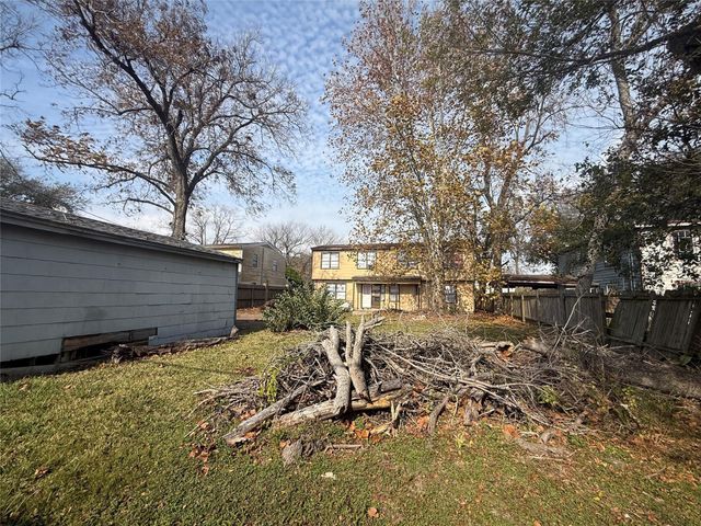 1217 3rd Avenue N, Texas City, TX 77590