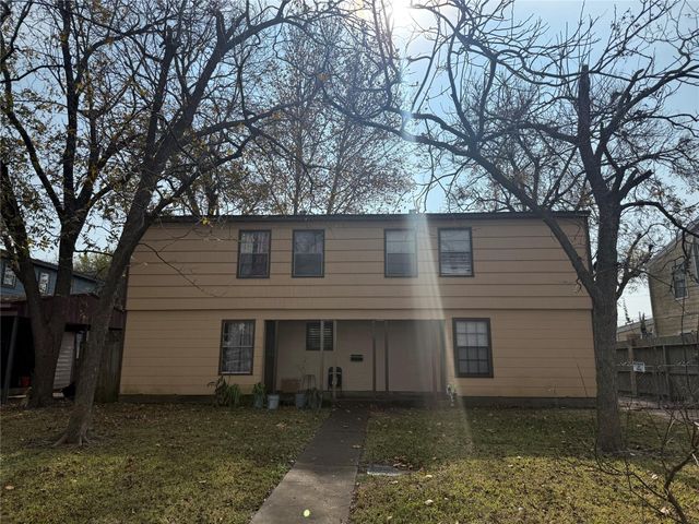 1217 3rd Avenue N, Texas City, TX 77590