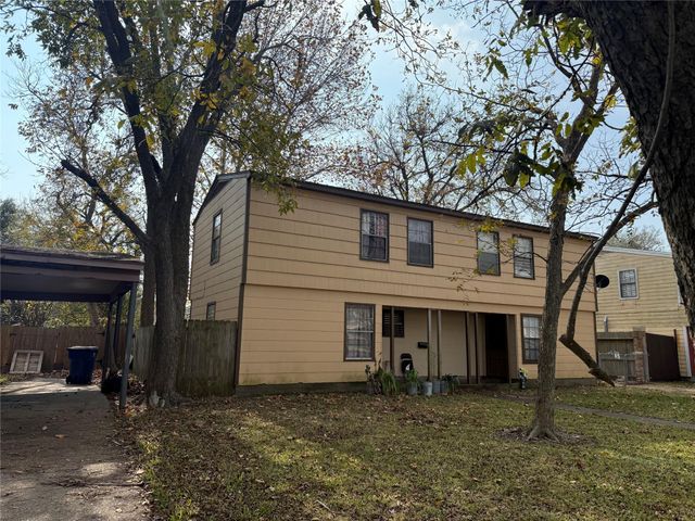 1217 3rd Avenue N, Texas City, TX 77590