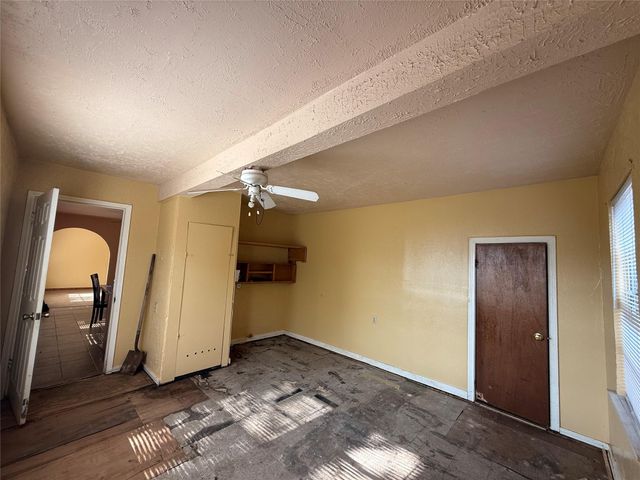 1217 3rd Avenue N, Texas City, TX 77590