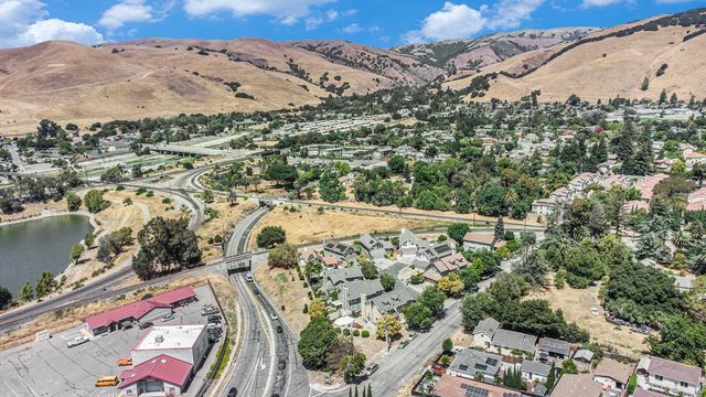 111 Overacker Ter, Fremont, CA 94536