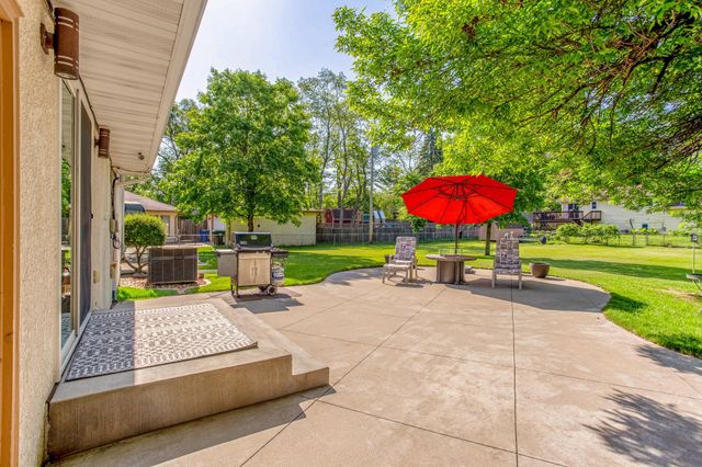 80 Logan Parkway NE, Fridley, MN 55432