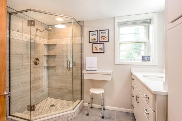 80 Logan Parkway NE, Fridley, MN 55432