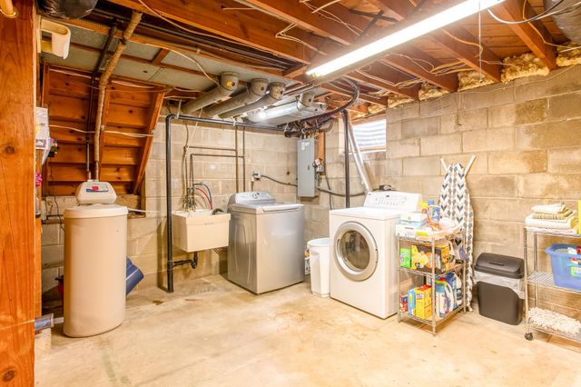80 Logan Parkway NE, Fridley, MN 55432