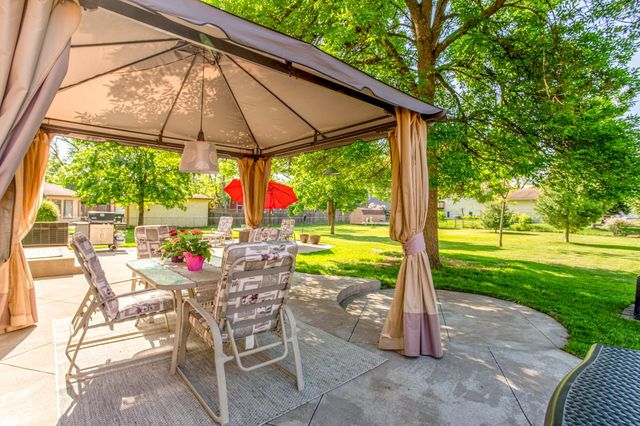 80 Logan Parkway NE, Fridley, MN 55432
