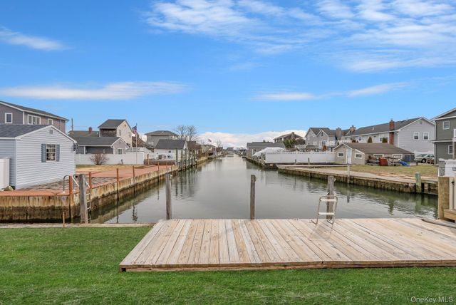 244 S Bayview Avenue, Amityville, NY 11701