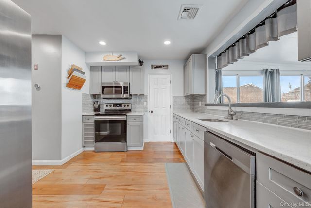 244 S Bayview Avenue, Amityville, NY 11701