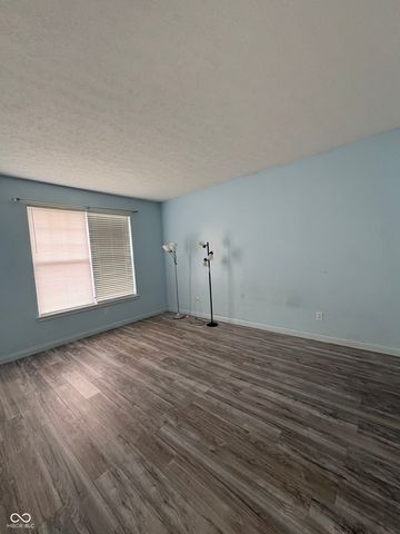 206 Meridian Gardens Lane, Indianapolis, IN 46217