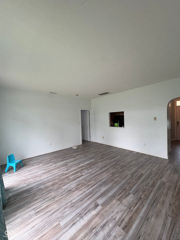 206 Meridian Gardens Lane, Indianapolis, IN 46217