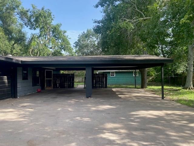 705 W Norris Street, El Campo, TX 77437