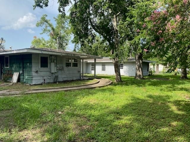 705 W Norris Street, El Campo, TX 77437