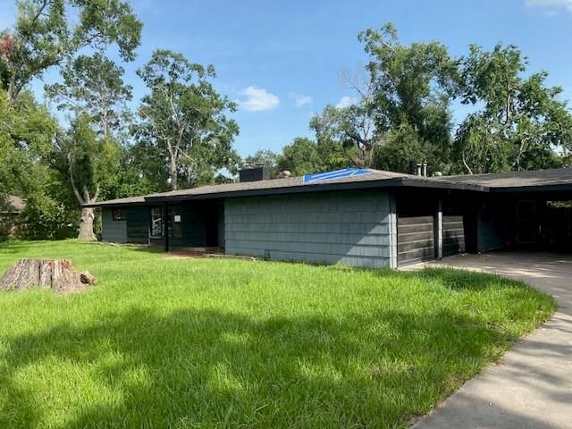 705 W Norris Street, El Campo, TX 77437