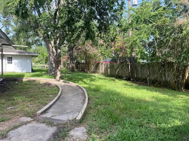 705 W Norris Street, El Campo, TX 77437