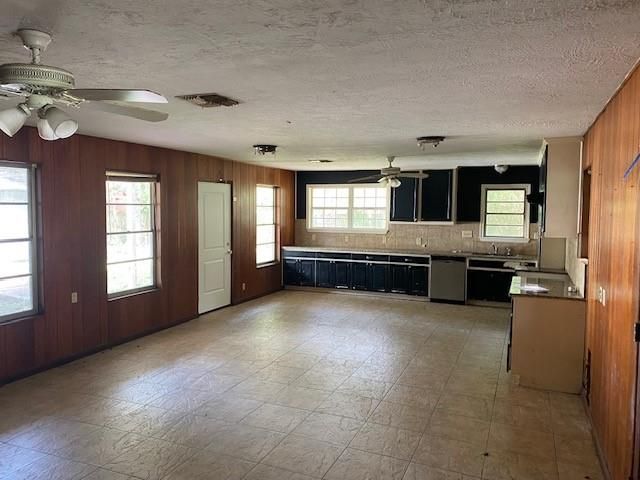 705 W Norris Street, El Campo, TX 77437