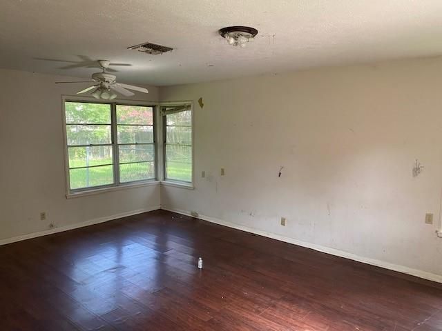 705 W Norris Street, El Campo, TX 77437