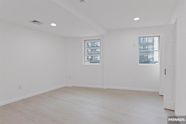 418 E Brinkerhoff Avenue, Palisades Park, NJ 07650