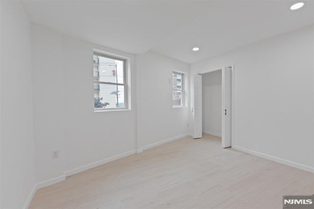 418 E Brinkerhoff Avenue, Palisades Park, NJ 07650