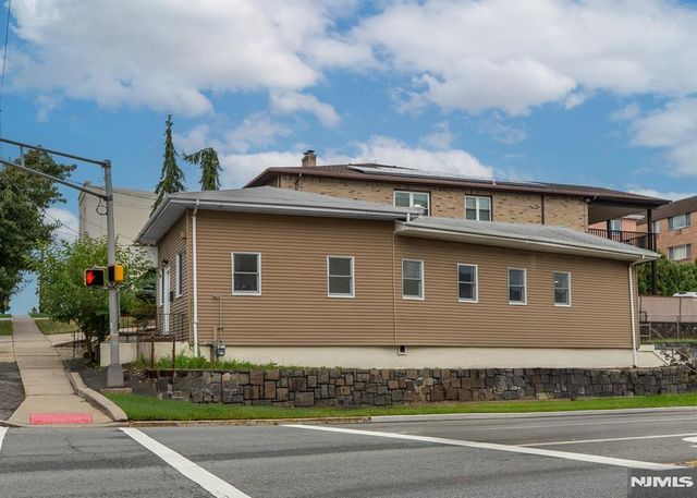 418 E Brinkerhoff Avenue, Palisades Park, NJ 07650