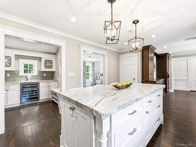 278 Stewart Avenue, Garden City, NY 11530