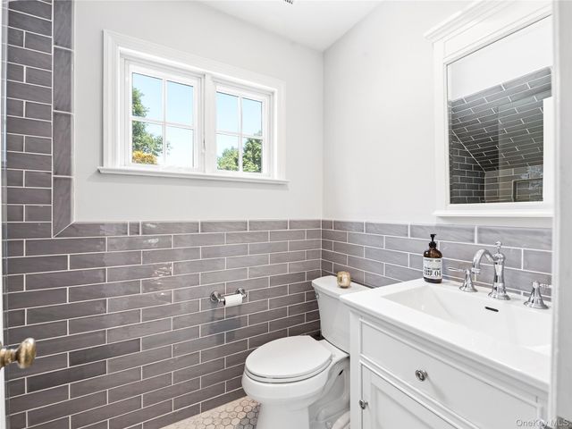 278 Stewart Avenue, Garden City, NY 11530
