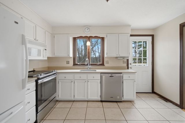 79 Porter Rd, East Longmeadow, MA 01028