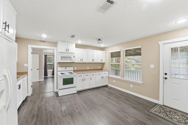 11120 Magnolia Drive, Plantersville, TX 77363