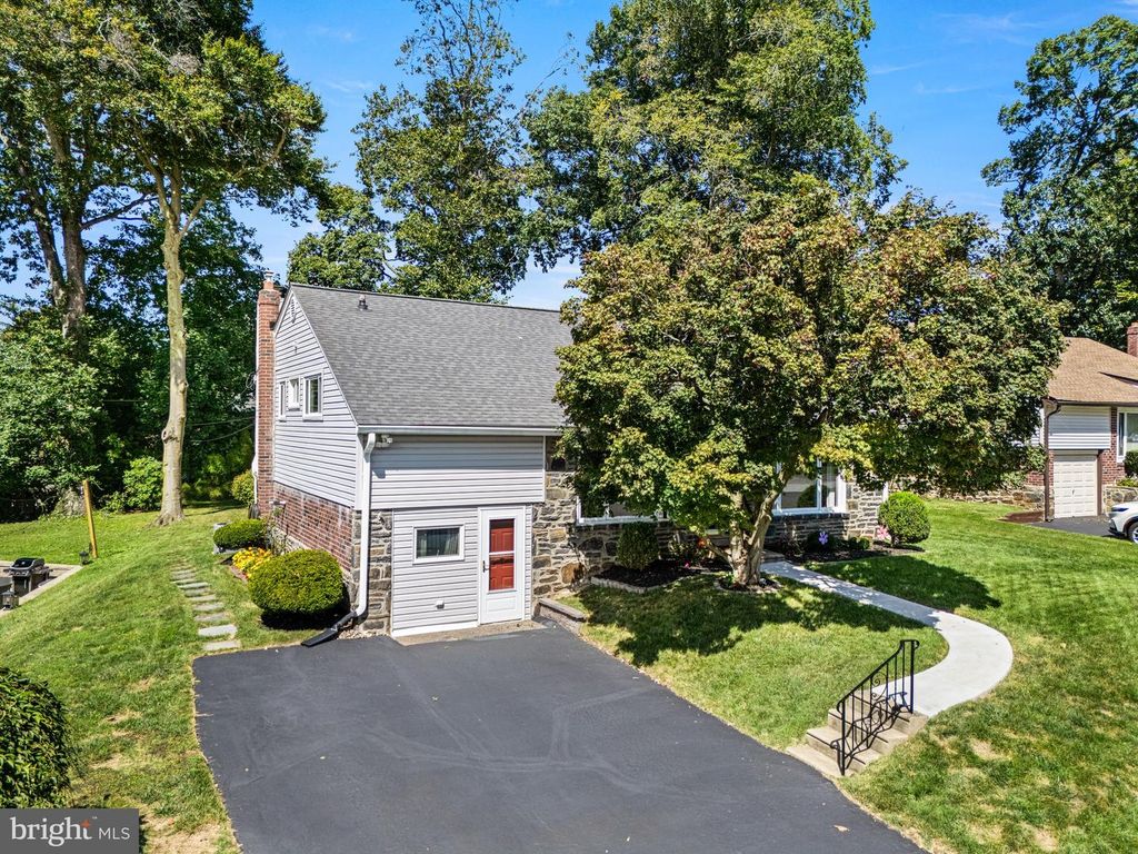 2243 CAMBRIDGE RD, BROOMALL, PA 19008 — photo 2