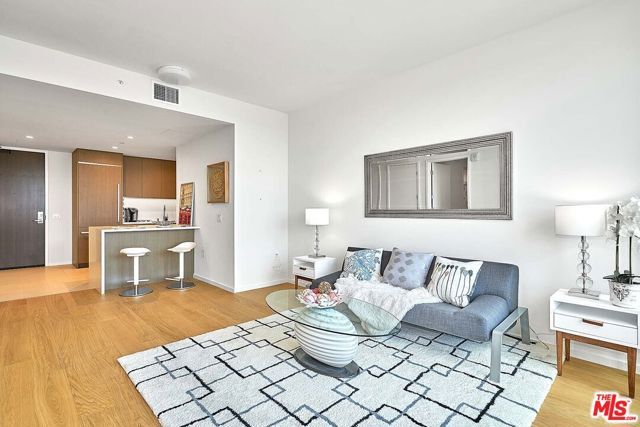 889 Francisco Street 1001, Los Angeles, CA 90017