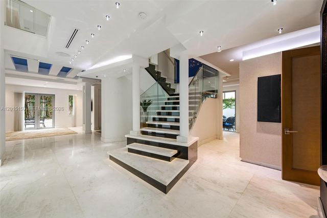 3917 S Le Jeune Rd -, Miami, FL 33146