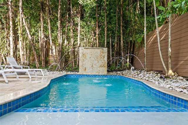 3917 S Le Jeune Rd -, Miami, FL 33146