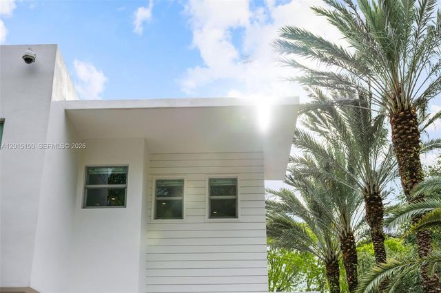 3917 S Le Jeune Rd -, Miami, FL 33146