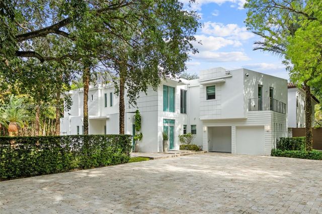 3917 S Le Jeune Rd -, Miami, FL 33146