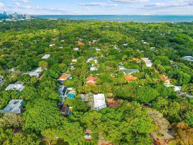3917 S Le Jeune Rd -, Miami, FL 33146