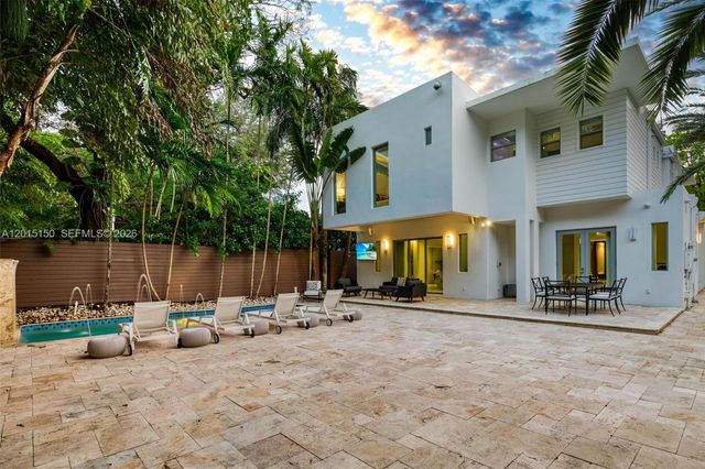 3917 S Le Jeune Rd -, Miami, FL 33146