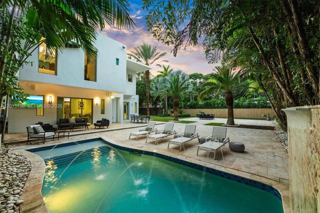 3917 S Le Jeune Rd -, Miami, FL 33146