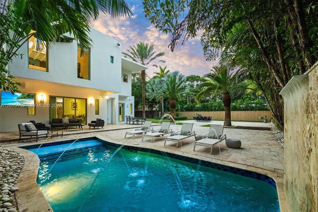 3917 S Le Jeune Rd -, Miami, FL 33146