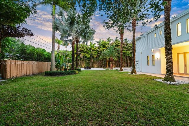 3917 S Le Jeune Rd -, Miami, FL 33146