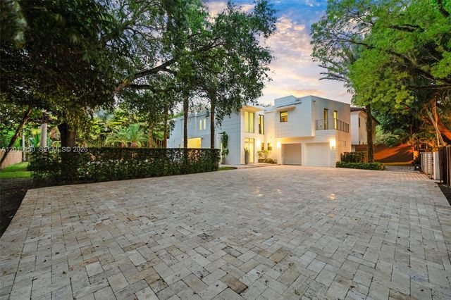 3917 S Le Jeune Rd -, Miami, FL 33146