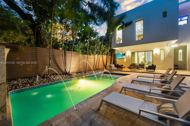 3917 S Le Jeune Rd -, Miami, FL 33146