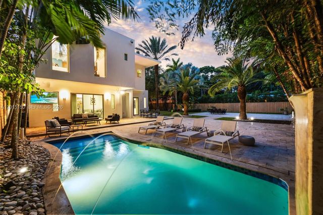 3917 S Le Jeune Rd -, Miami, FL 33146