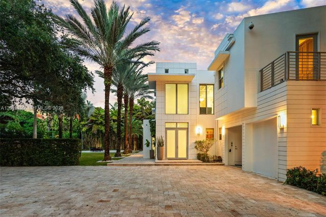 3917 S Le Jeune Rd -, Miami, FL 33146