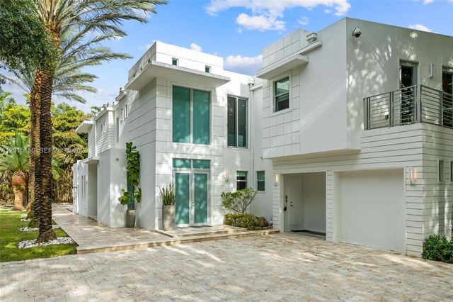 3917 S Le Jeune Rd -, Miami, FL 33146