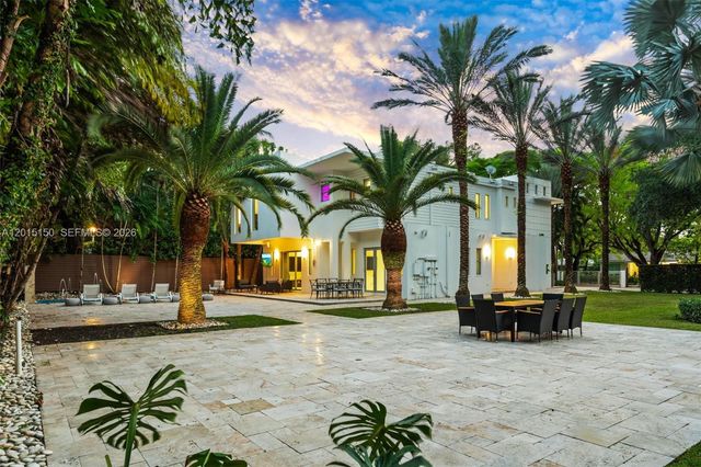 3917 S Le Jeune Rd -, Miami, FL 33146