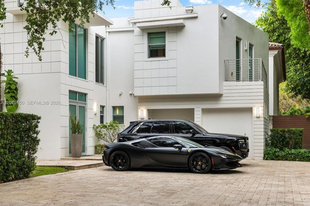 3917 S Le Jeune Rd -, Miami, FL 33146