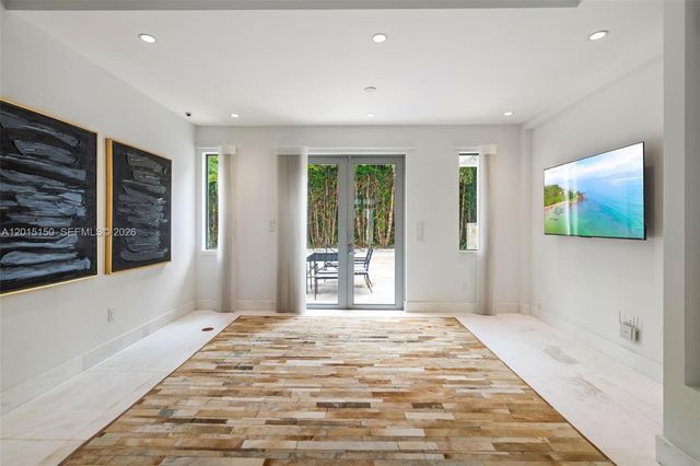 3917 S Le Jeune Rd -, Miami, FL 33146