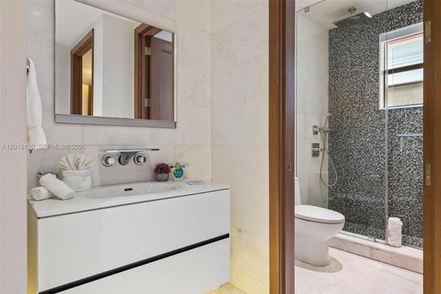 3917 S Le Jeune Rd -, Miami, FL 33146