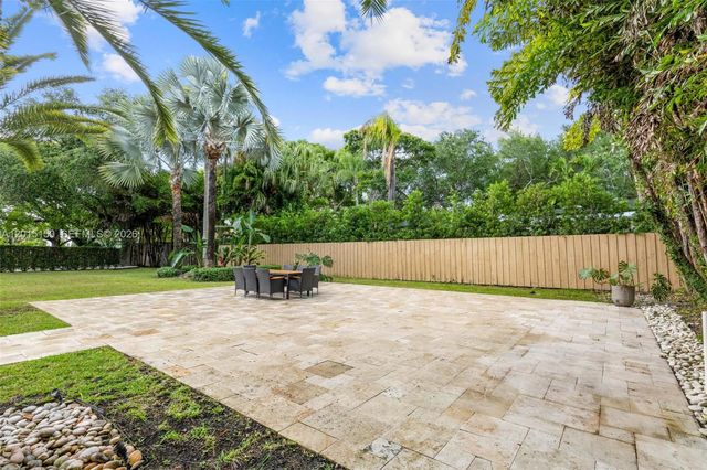 3917 S Le Jeune Rd -, Miami, FL 33146