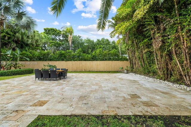 3917 S Le Jeune Rd -, Miami, FL 33146