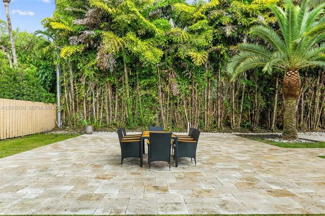 3917 S Le Jeune Rd -, Miami, FL 33146